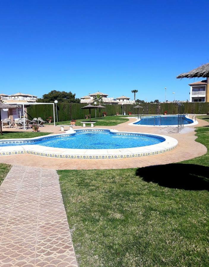 Villa Fabulous Detached Large 5 Bedrooms 3 Bathrooms Backing Onto Golf Course Villamartin (Valencia)
