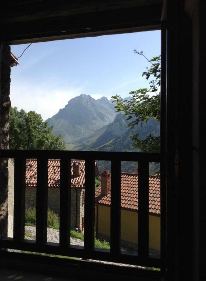 Country house La De Bernardina Sotres