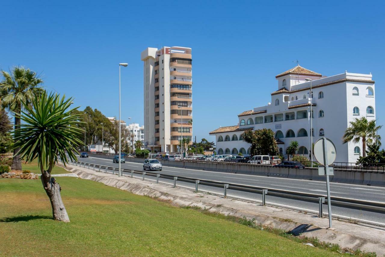Spectacular Modern Beachfront 2/bed Retreat Apartment *