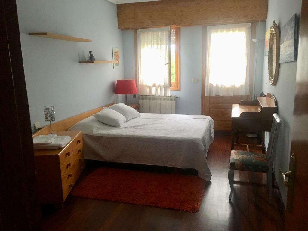 Preciosa Casa Independiente Con Piscina Cubierta Y Gran Jardin Privados