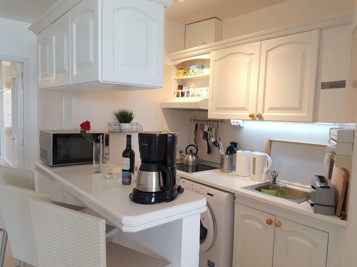 Playa Del Duque In 1st Sea Line Directly On The Beach, Heated Pool, Wifi, Balcony Apartamento *