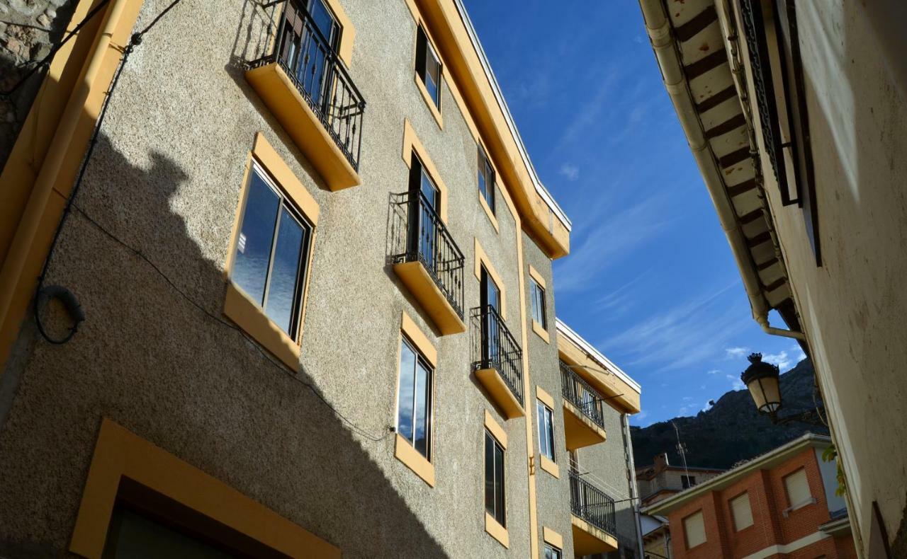 Tres Puentes Apartamentos&habitaciones Anguiano