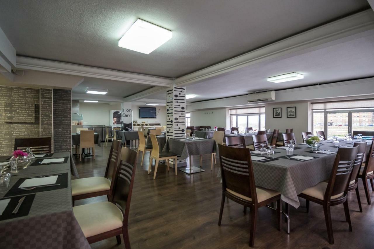 Oasis Zamora