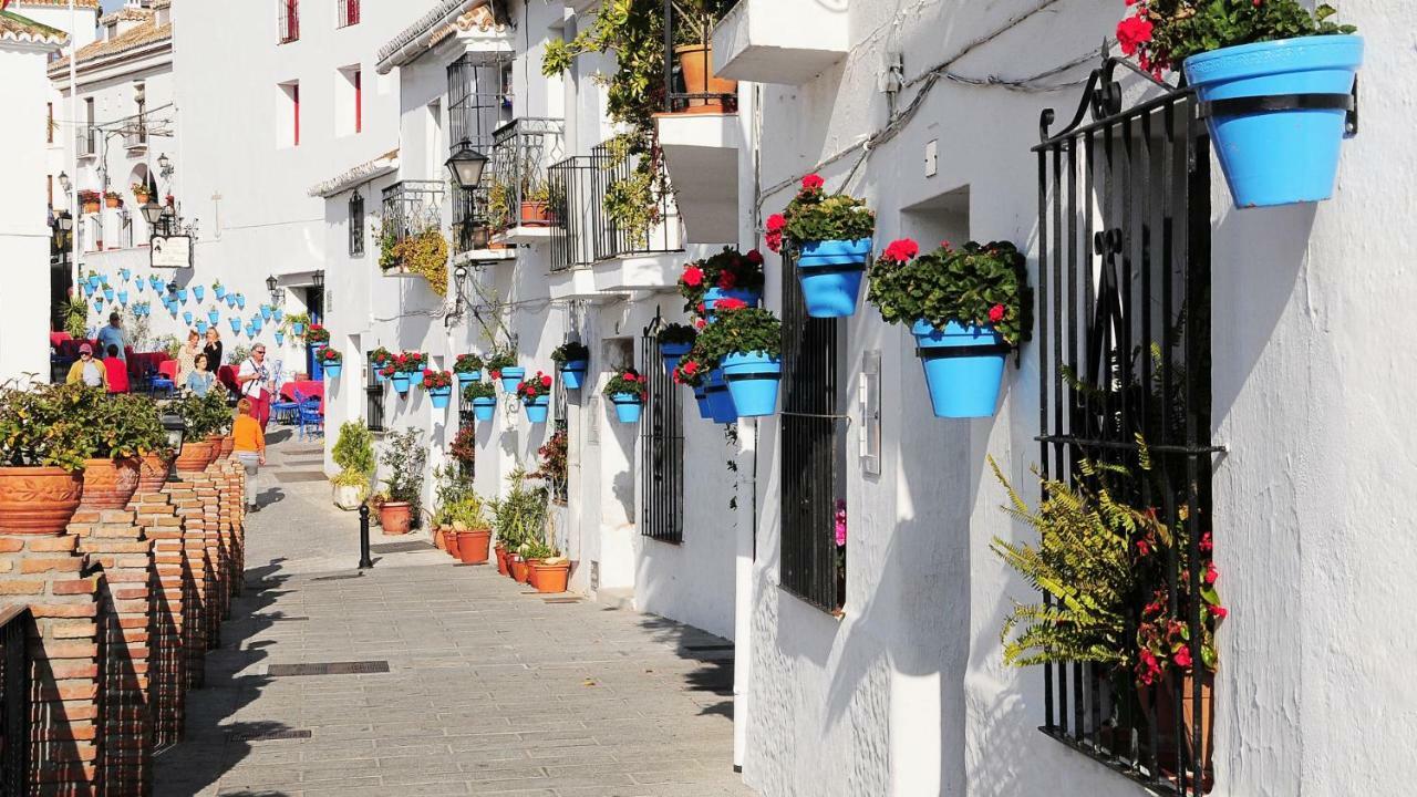 Apartment El Paraiso, En Pueblo Con Bonitas Vistas A La Costa Y Con Piscina Mijas