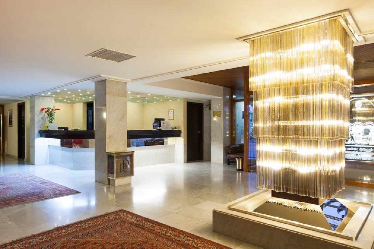 Royal Plaza Hotel 4*