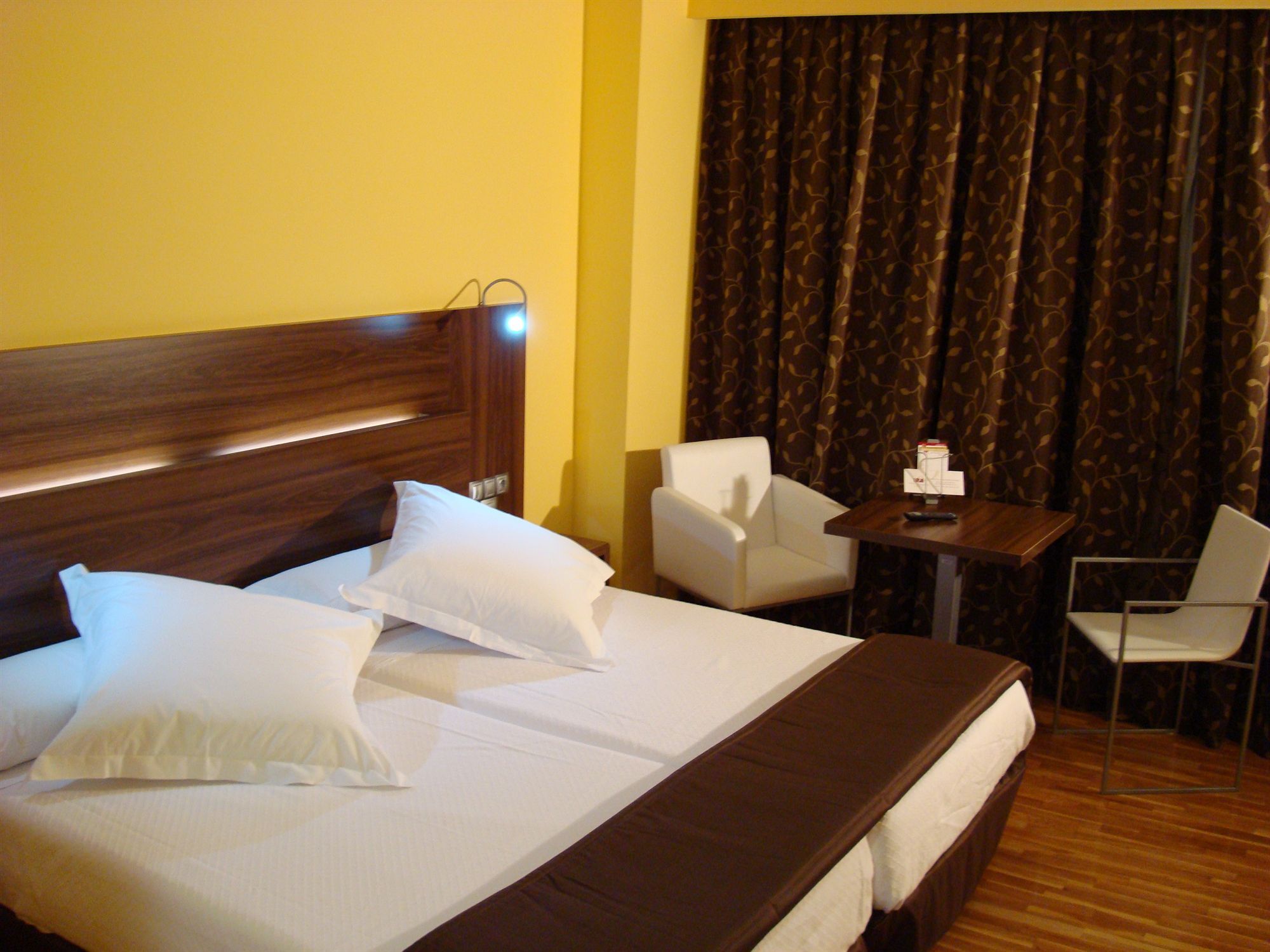 Hotel Exe Dona Carlota 4*