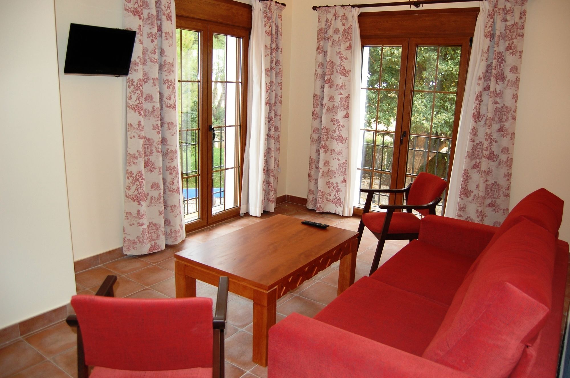 Hotel El Cortijo De 2*