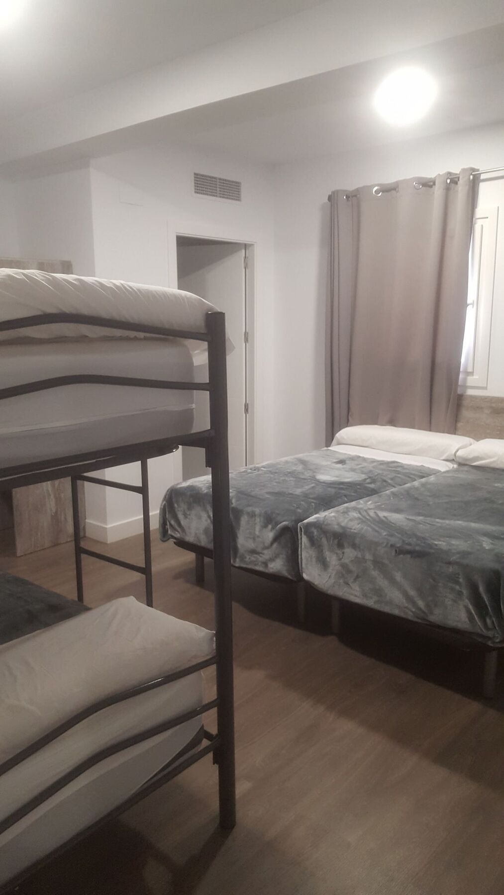 Deluxe & Guest house 2*
