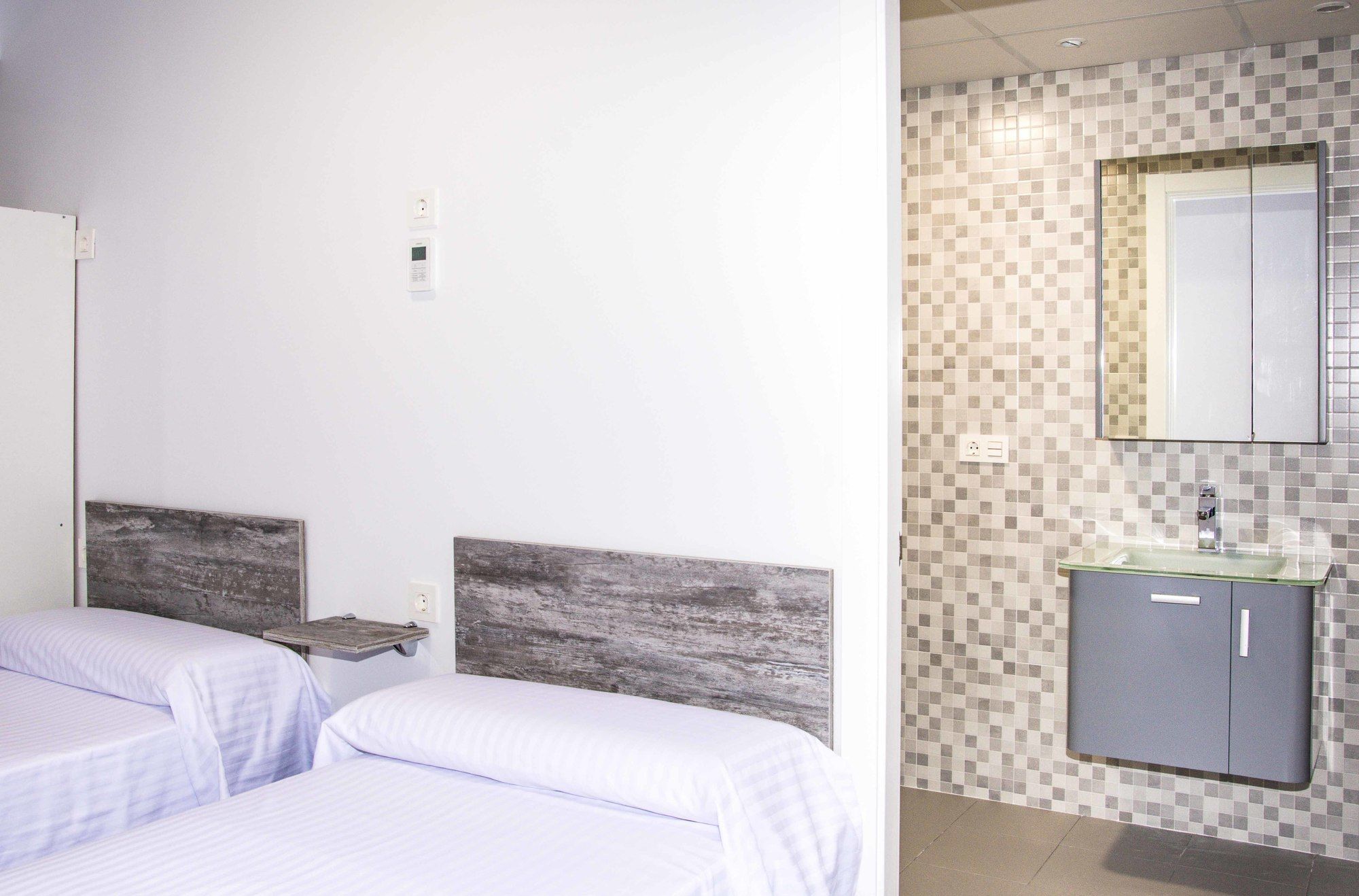 Deluxe & Guest house 2*