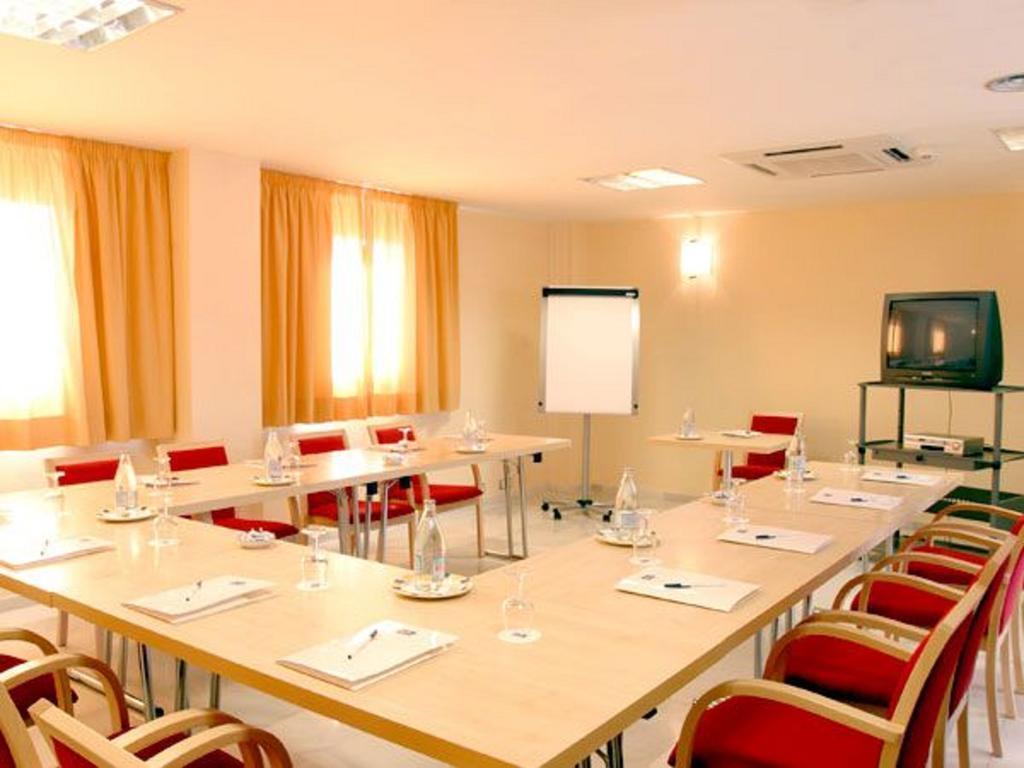 Express Madrid-alcorcon By Ihg Hotel 3*