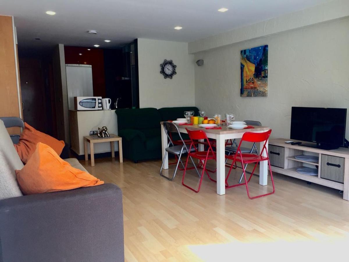 First Line Apartamento *