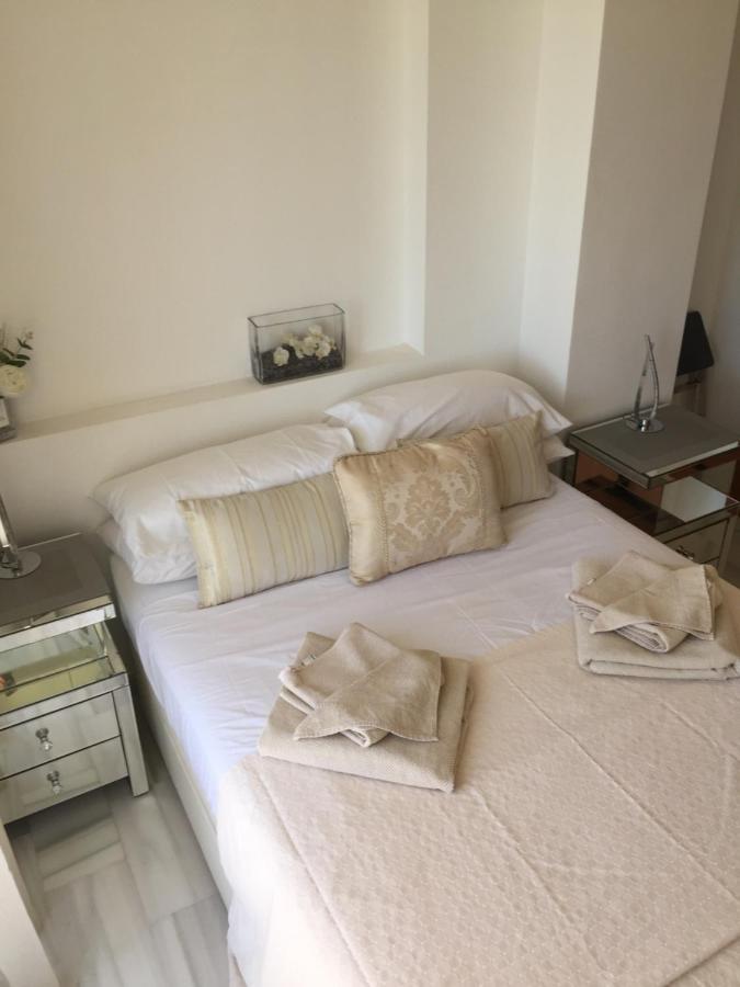 Alta Loma With Awesome Sea Views, Bbq, Sleeps 4, Wifi On Clc Site Apartment Fuengirola