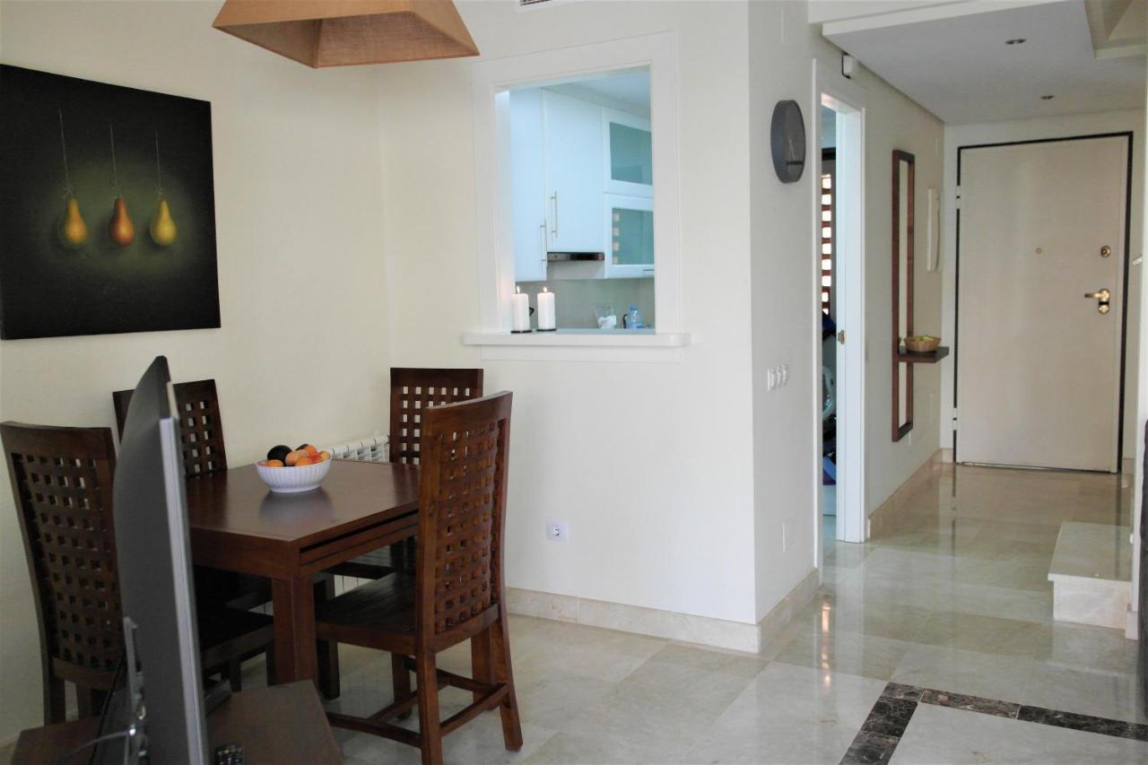 Townhouse Overlooking The Pool Сasa de vacaciones