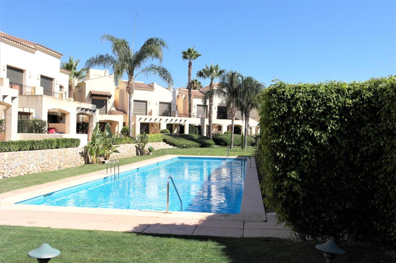 Сasa de vacaciones Townhouse Overlooking The Pool *