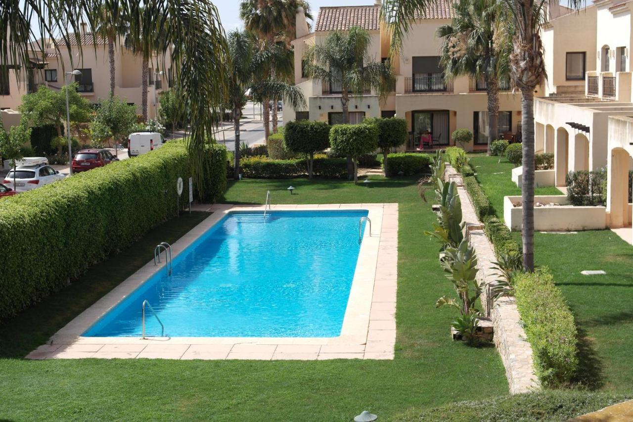 Сasa de vacaciones Townhouse Overlooking The Pool