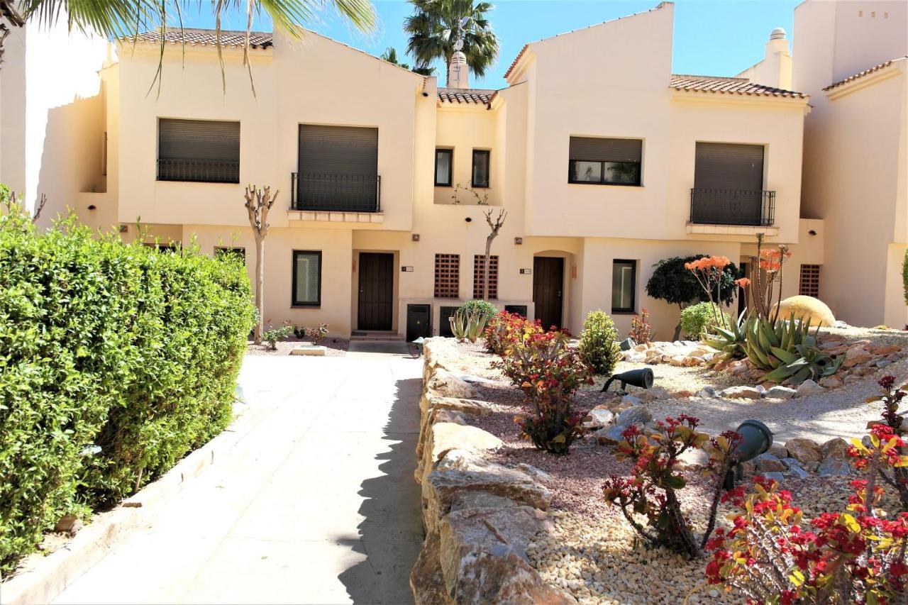 Townhouse Overlooking The Pool