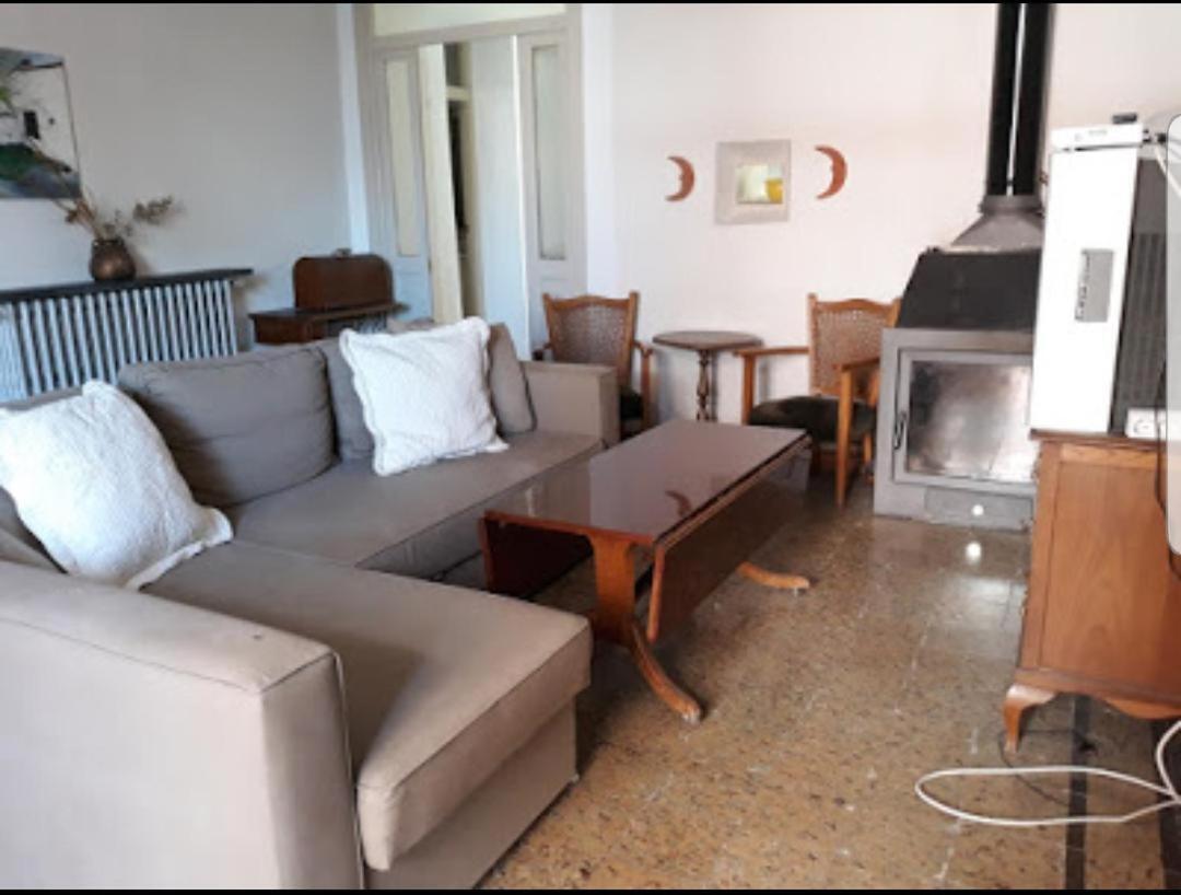 Сasa de vacaciones La Nava, Casa De Pueblo Con Patio Y Chimenea