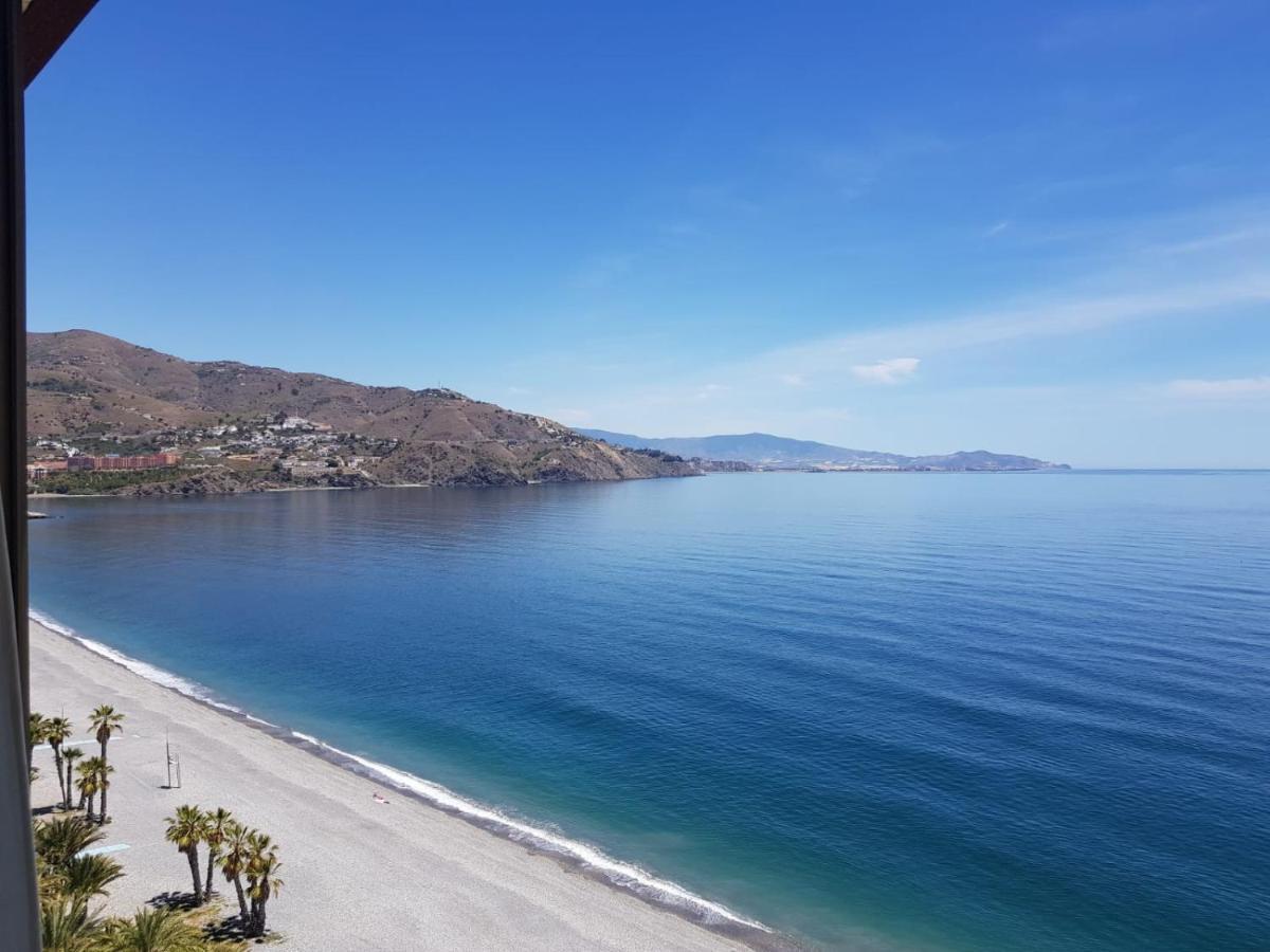 ático En Almuñecar. Primera Línea De Playa Con Vistas Espectaculares