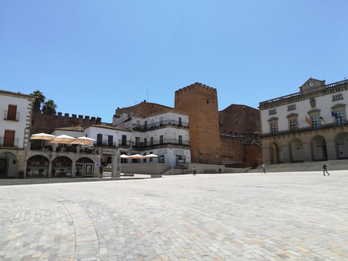 At Plaza Del Duque *