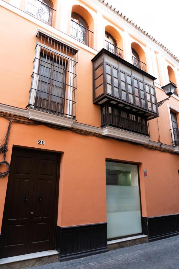 Muy Céntrico Apto. En Típico Patio Sevillano *