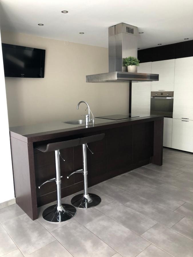 Сasa de vacaciones Moderna Casa Con Calefacción, Wifi, Barbacoa, Jardines Y Piscina Comunitaria *