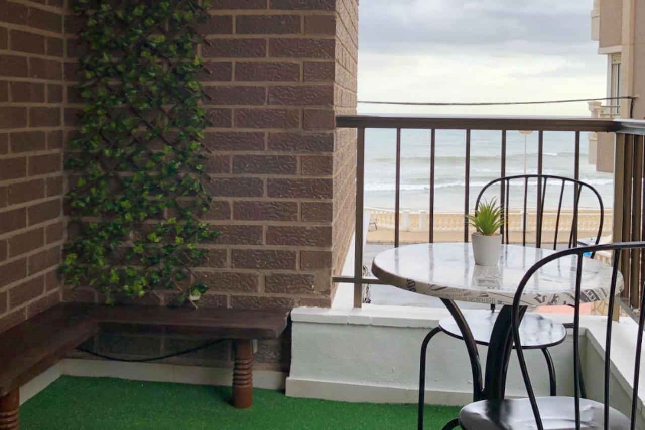 Gran Piso En La Playa Con Vistas Al Mar Apartamento