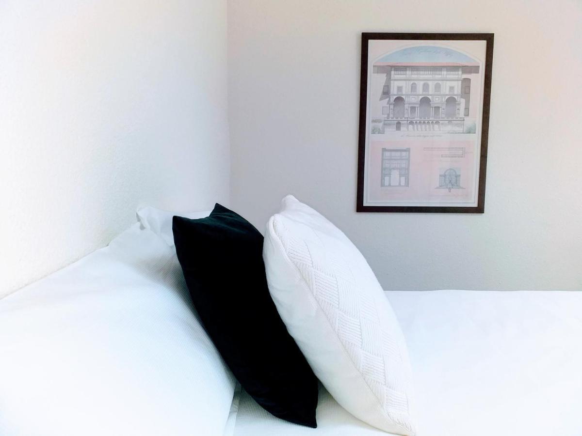 Large With Large And Sunny Terrace - Garden & Outdoor Gym , Center Apartamento *