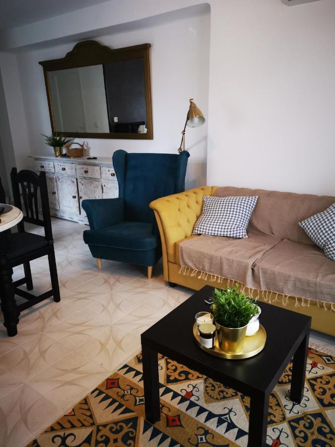 Hola Apartment *