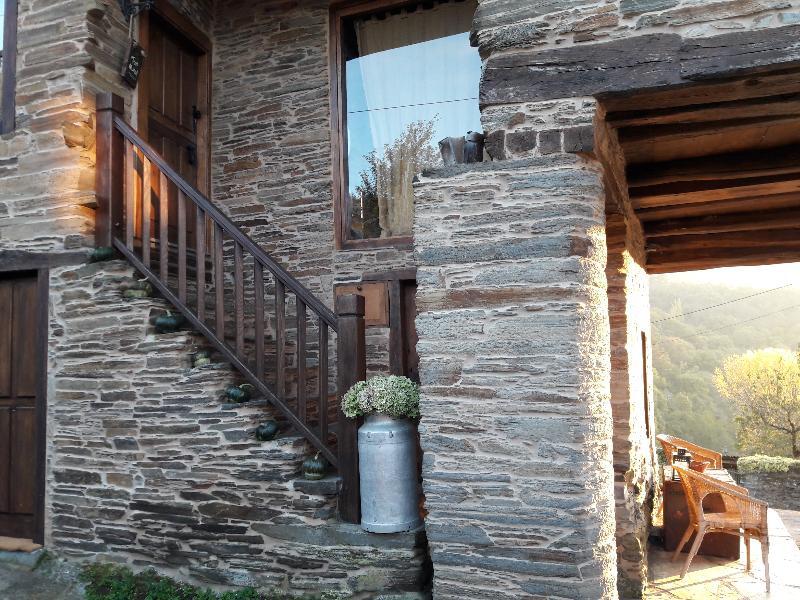 Casas De Outeiro Samos