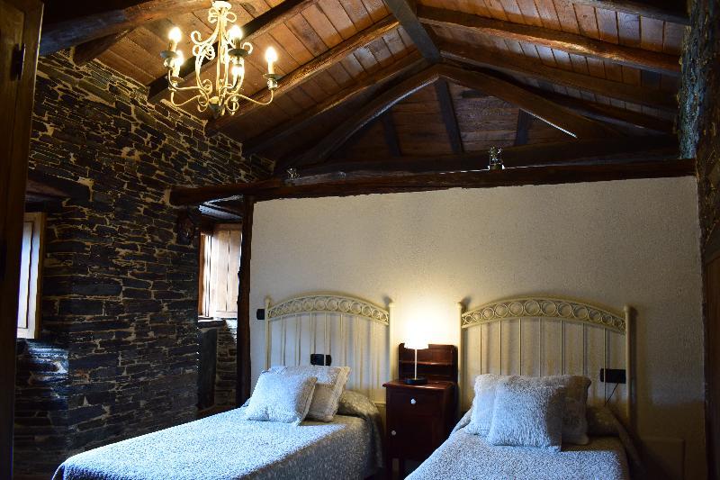 Casas De Outeiro Samos