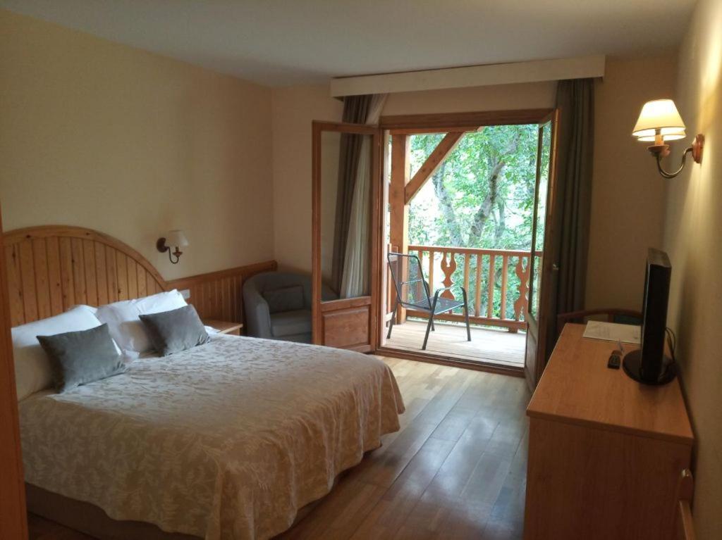 Estanys Blaus Hotel Tavascán