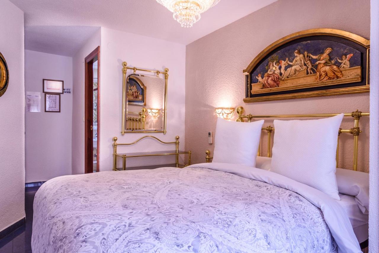 Hotel Casa De Reyes 2*