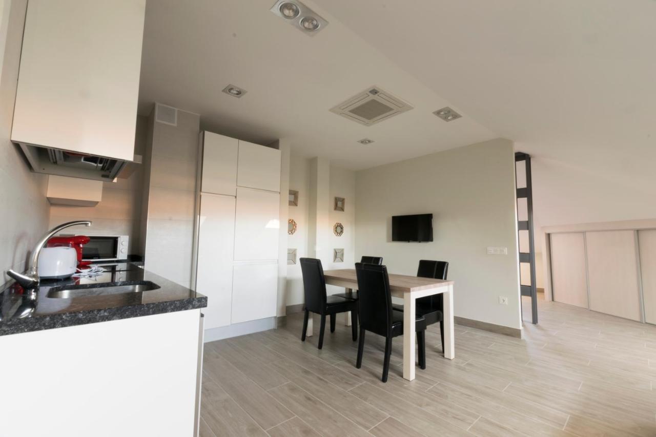 Vivienda Bajo Cubierta En Plaza Poeta Iglesias *