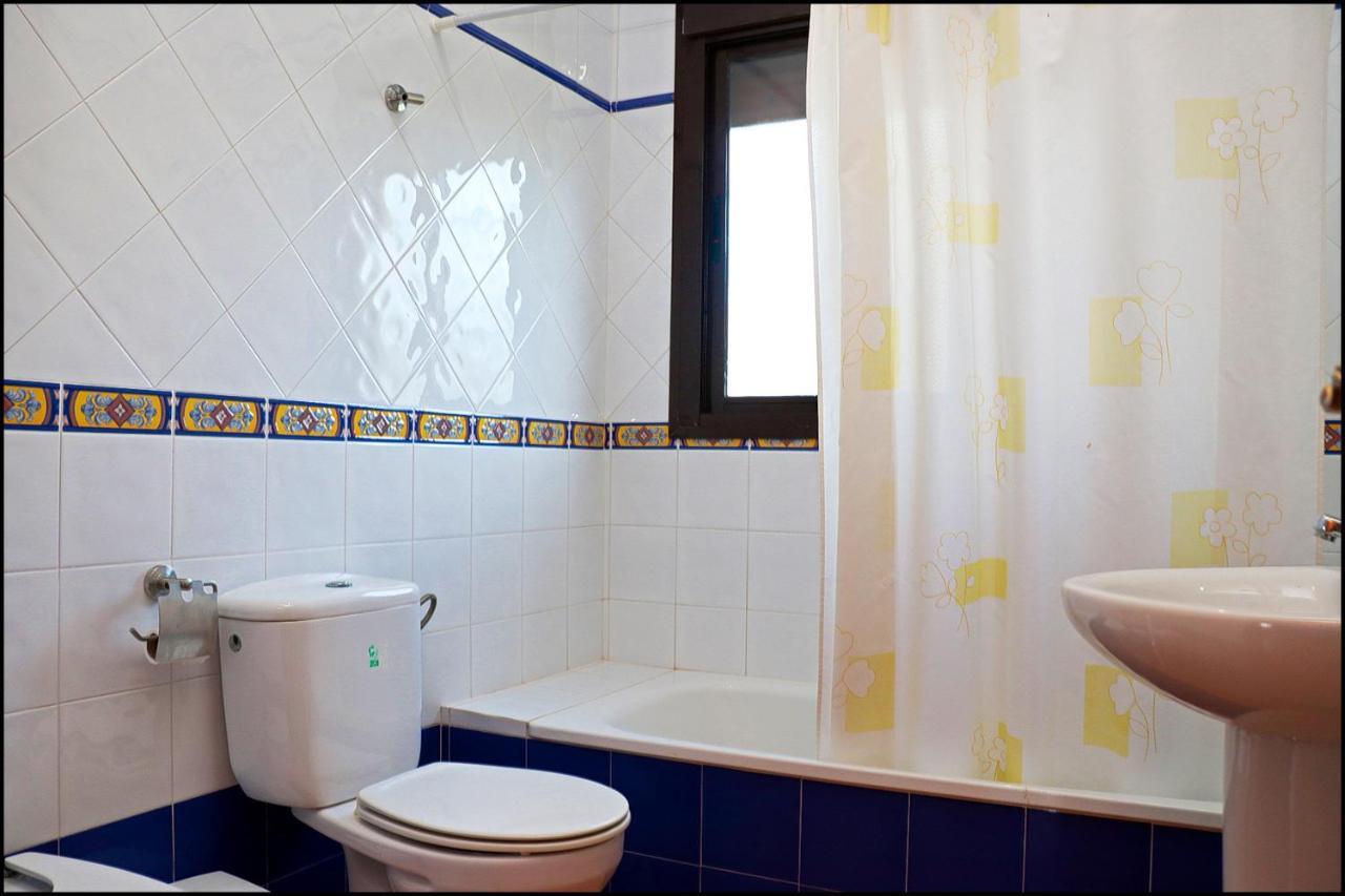 Chalet Con Piscina En Roche Viejo *