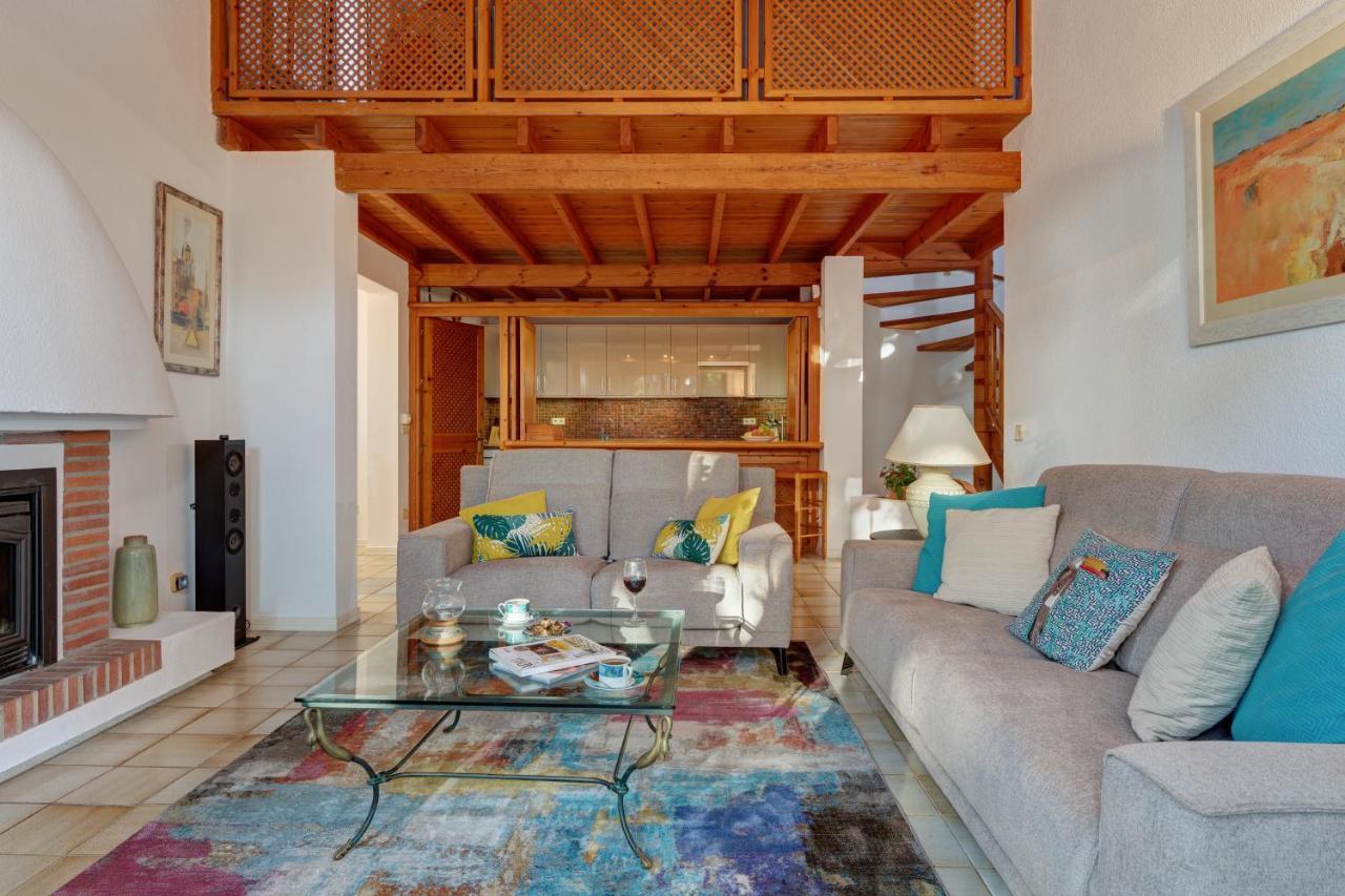 Villa With Private Pool And Garden In