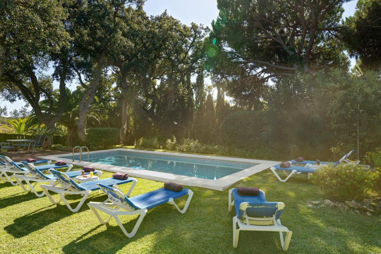 With Private Pool And Garden In *