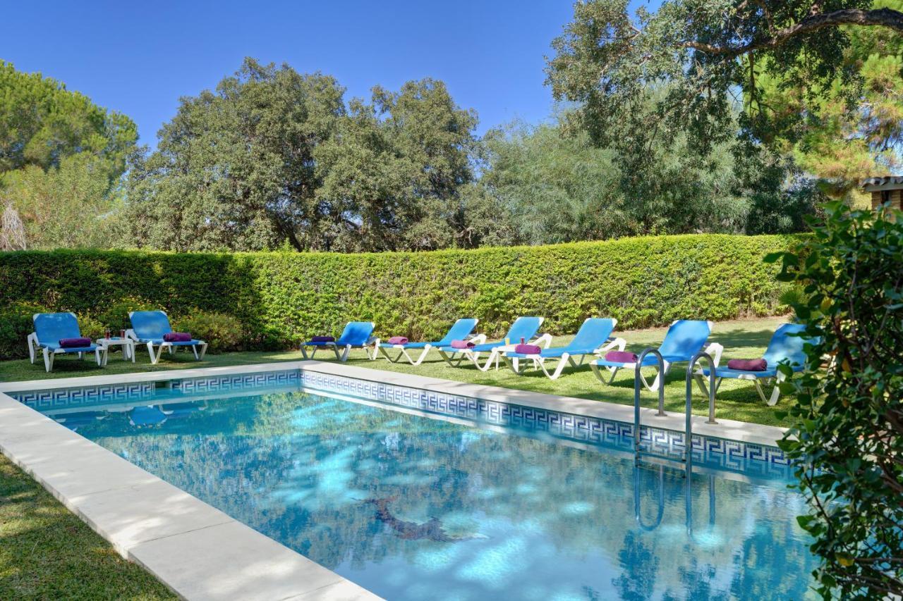 Villa With Private Pool And Garden In *