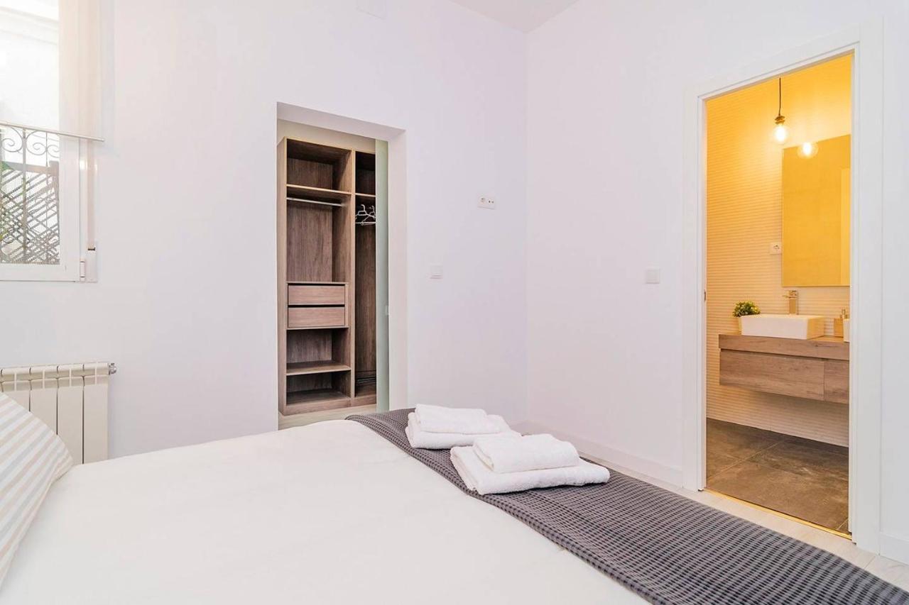 With Balconies In La Latina By Batuecas Madrid