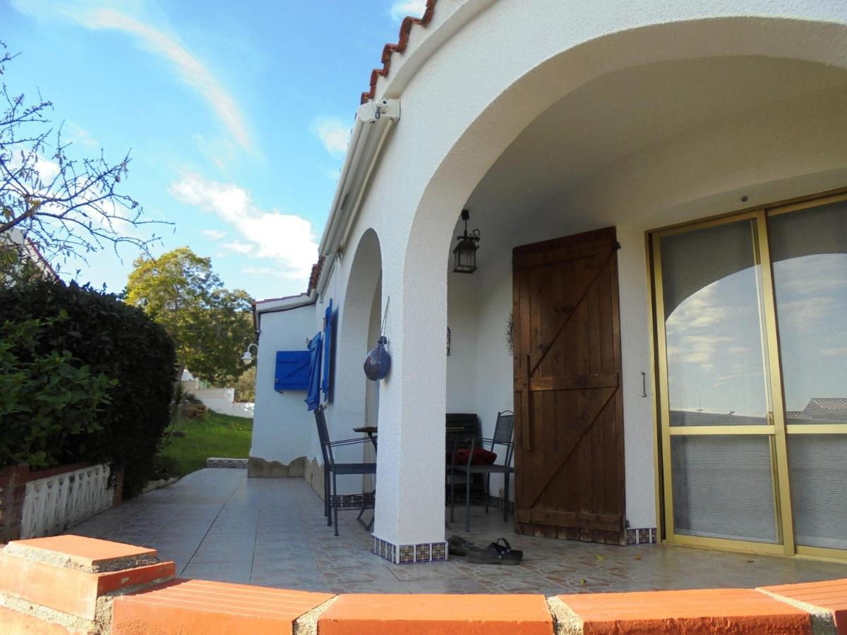 Nova Holidays Lek Chalet *
