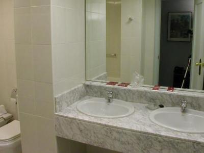 Hotel Rey Sancho Ramirez Somontano Sl 3*