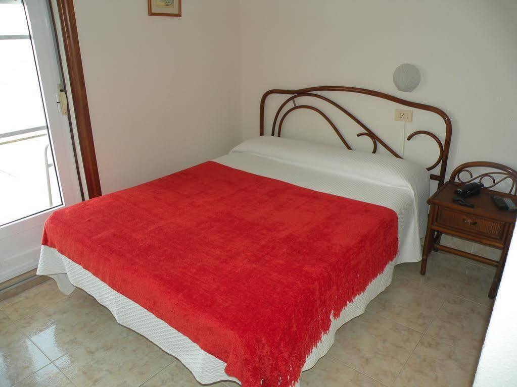 Rompeolas Hotel 2*