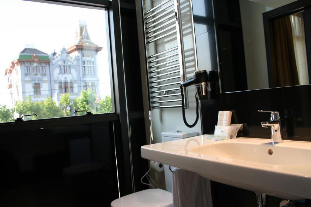 Hotel Rosario Ii, Edificio Moderno Ribadesella