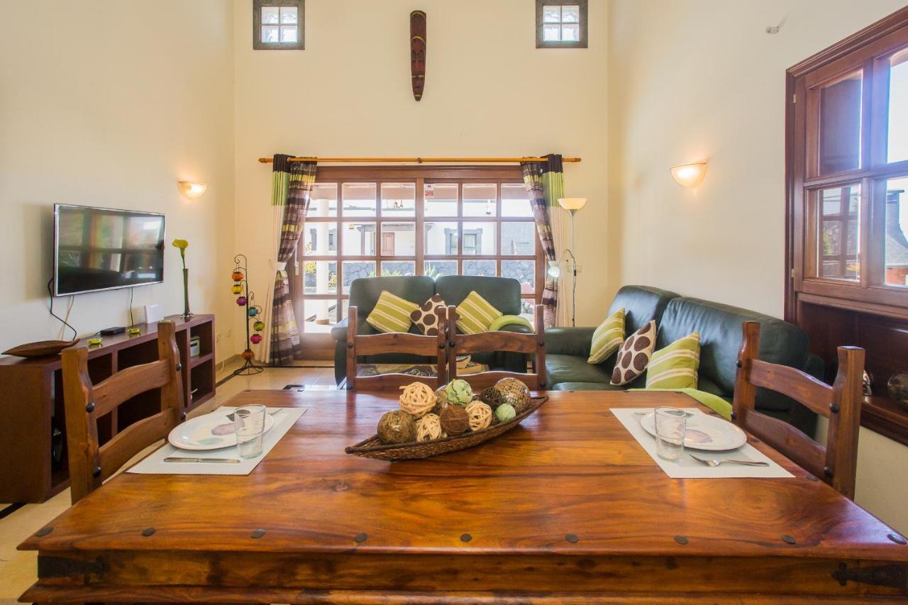 Villa Eslanzarote Eleonor, Super Wifi, Heated Pool, Sat Tv