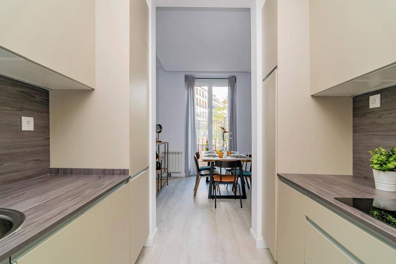 With Balconies In La Latina By Batuecas Apartamento Madrid