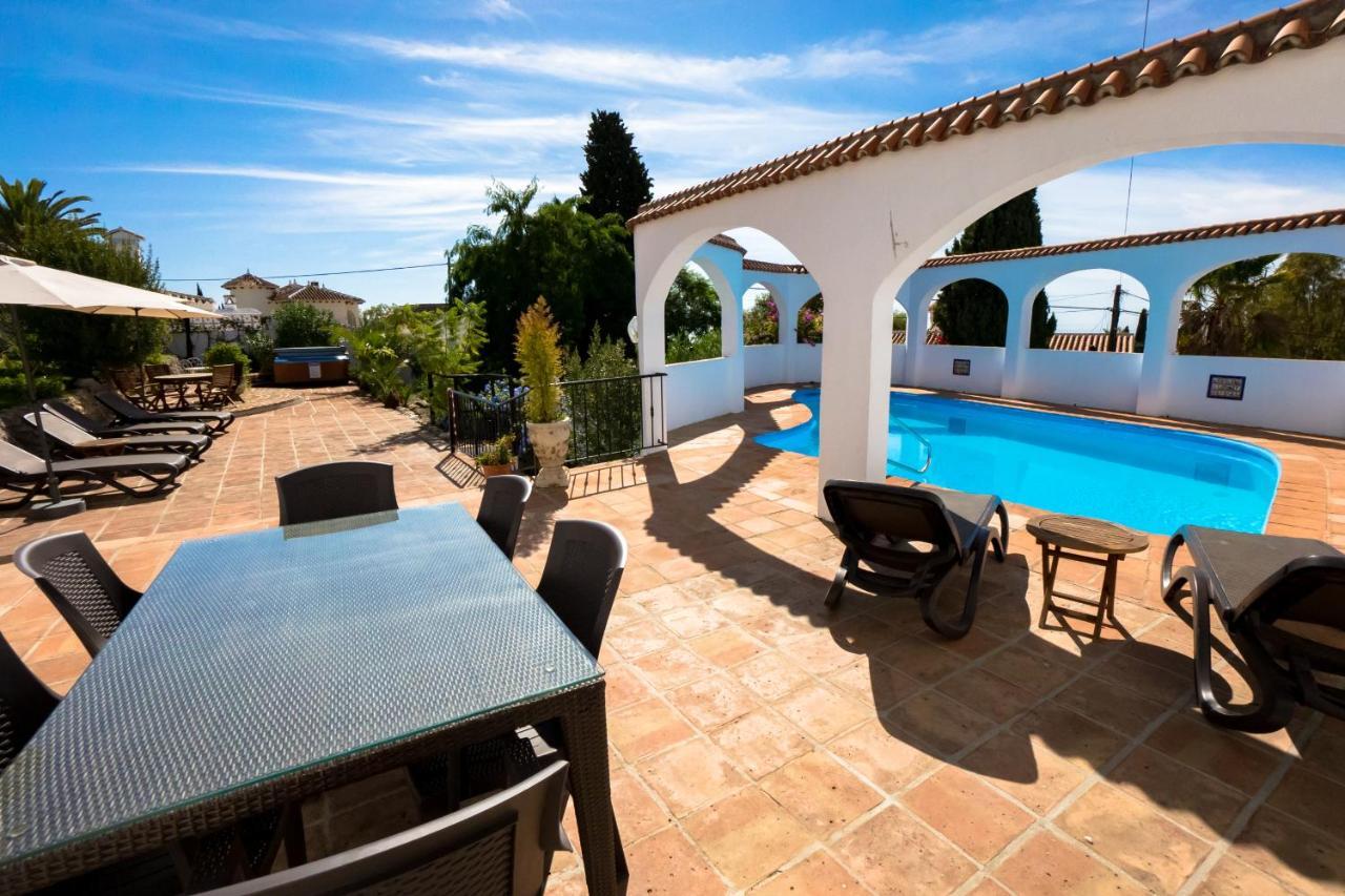 Villa Private Heated Pool, Jacuzzi & 1225m2 Garden In Cipreses *