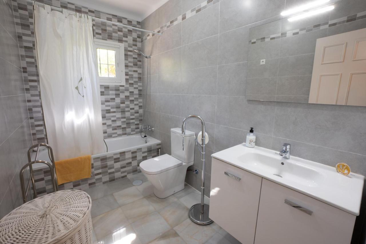 Private Heated Pool, Jacuzzi & 1225m2 Garden In Cipreses Villa Frigiliana