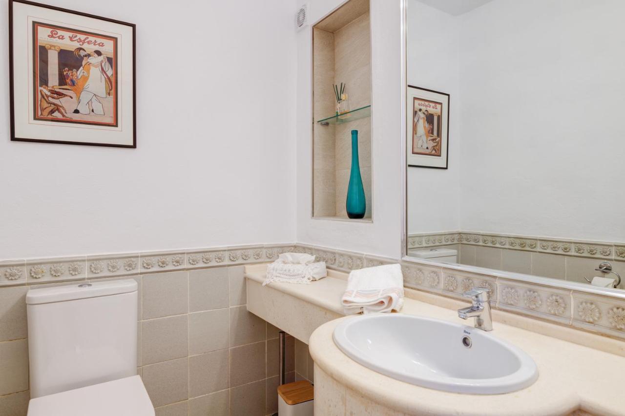 Villa With Private Pool And Garden In Marbella
