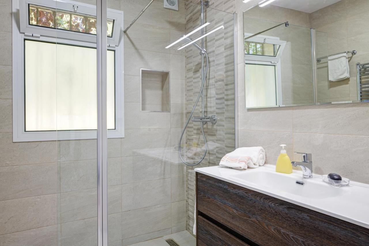 With Private Pool And Garden In Villa *