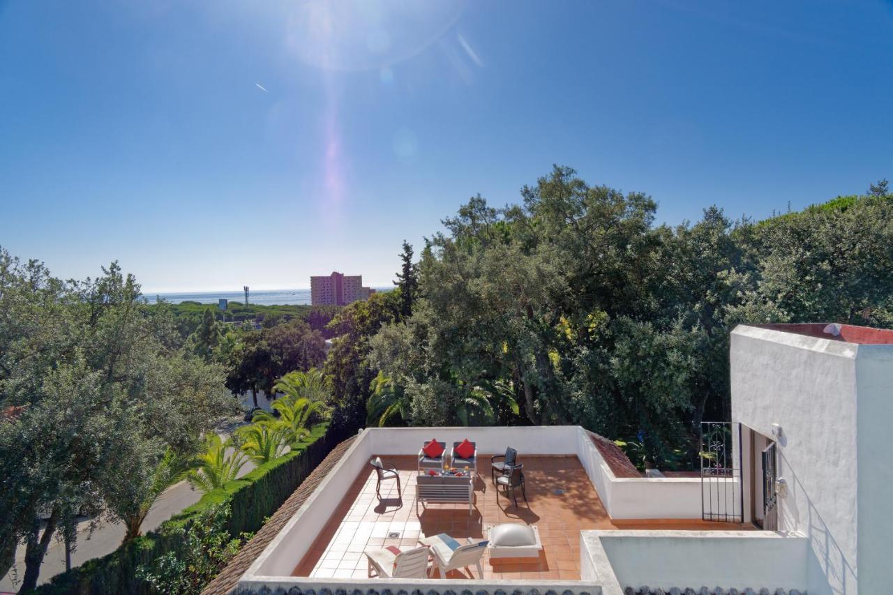 With Private Pool And Garden In *