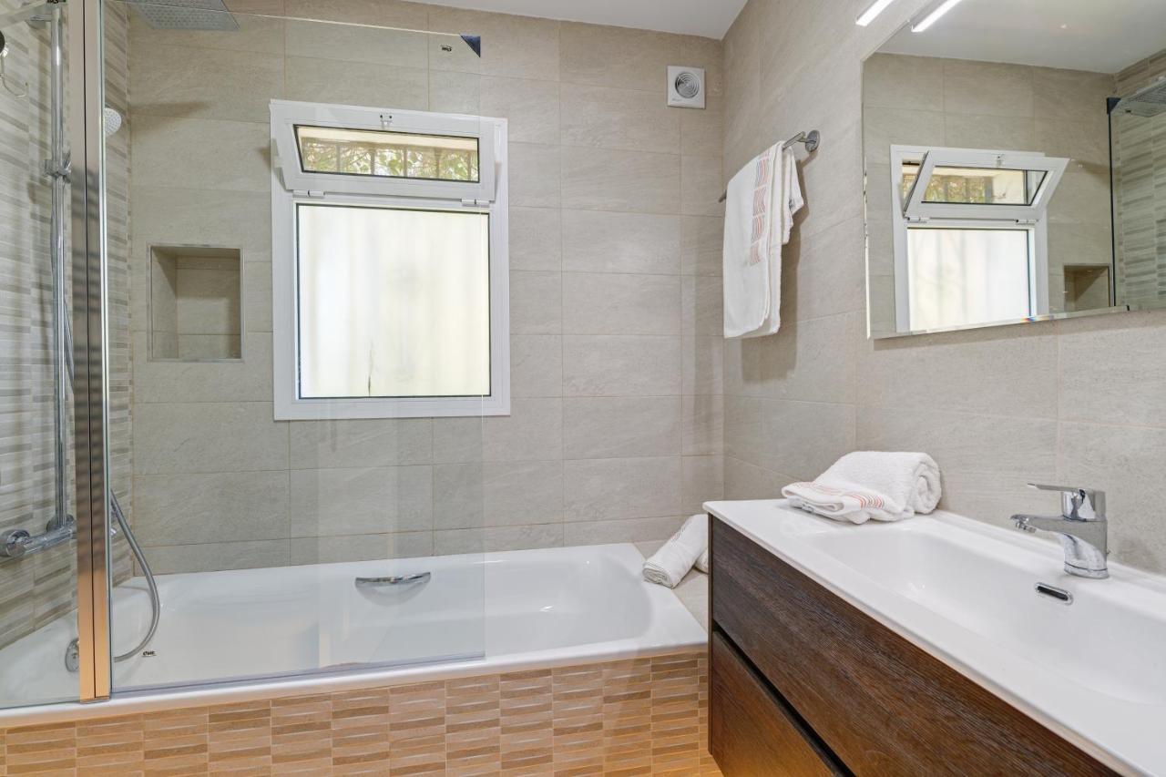 Villa With Private Pool And Garden In